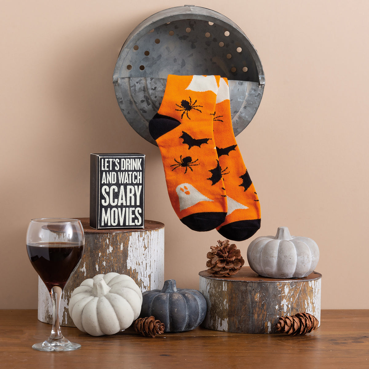Box Sign &amp; Sock Set - Drink And Watch Scary Movies
